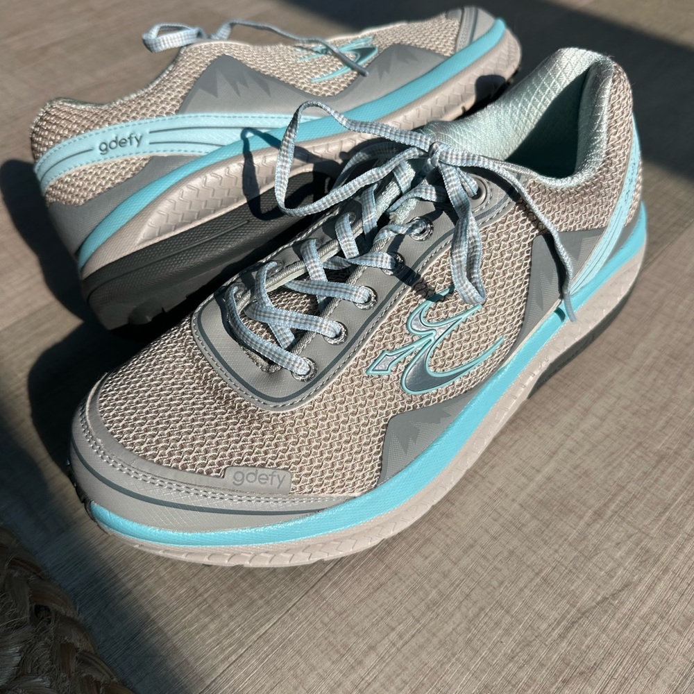 Never Worn Saucony gravity defyer Women's Gray and Light Blue Athletic Shoes